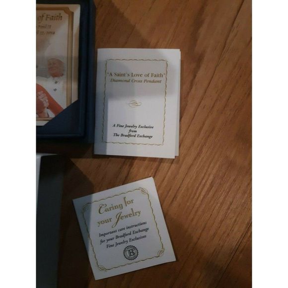 Bradford Exchange Pope Cross Dedication Pendant Saints Love of Faith Cross - Picture 3 of 3
